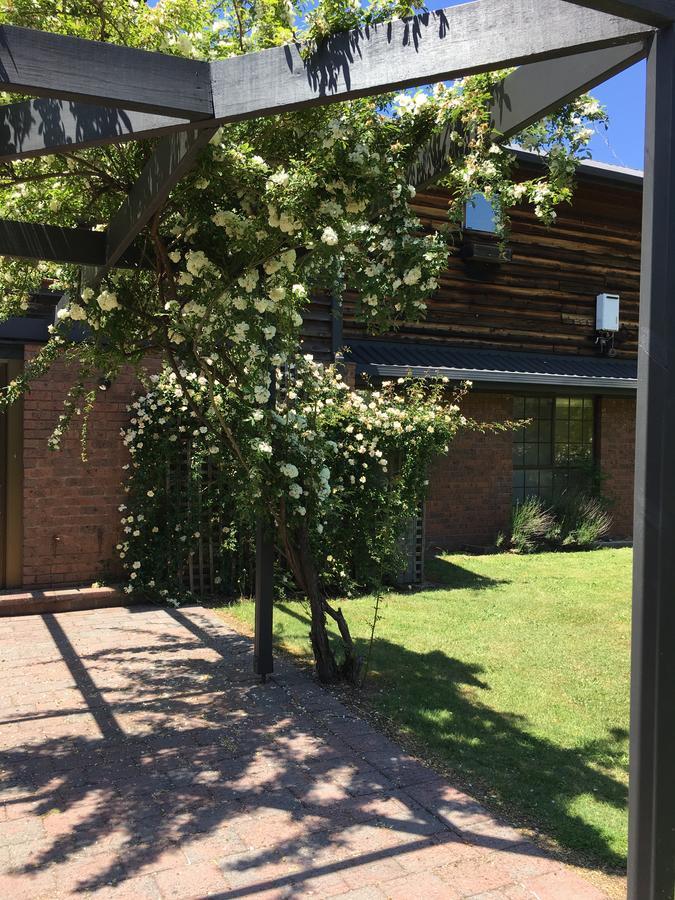 Rosewhite House Bed and Breakfast Myrtleford Exteriör bild